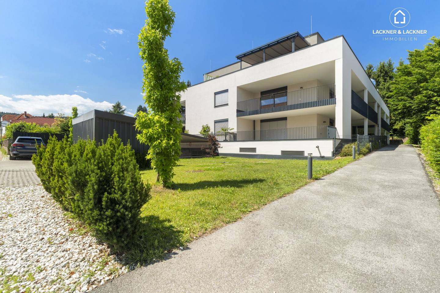 Garden apartment with spacious terrace in Krumpendorf am Wörthersee