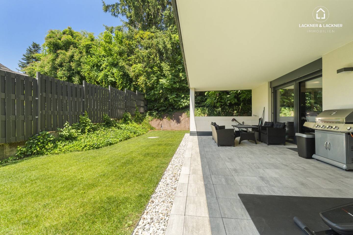 Garden apartment with spacious terrace in Krumpendorf am Wörthersee