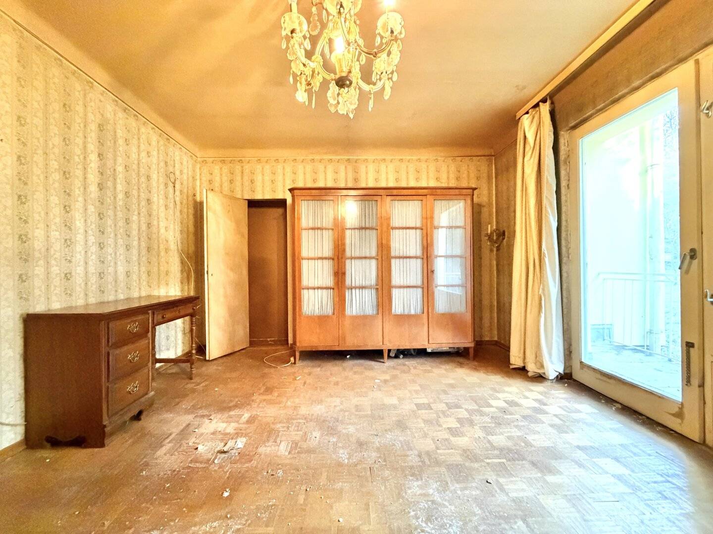 *SOMMERAKTION*: 4% Nachlass - Sanierungsbedürftige Wohnung mit Balkon & Garage in absoluter Ruhelage, zwischen Türkenschanzpark und Pötzleinsdorfer Schlosspark