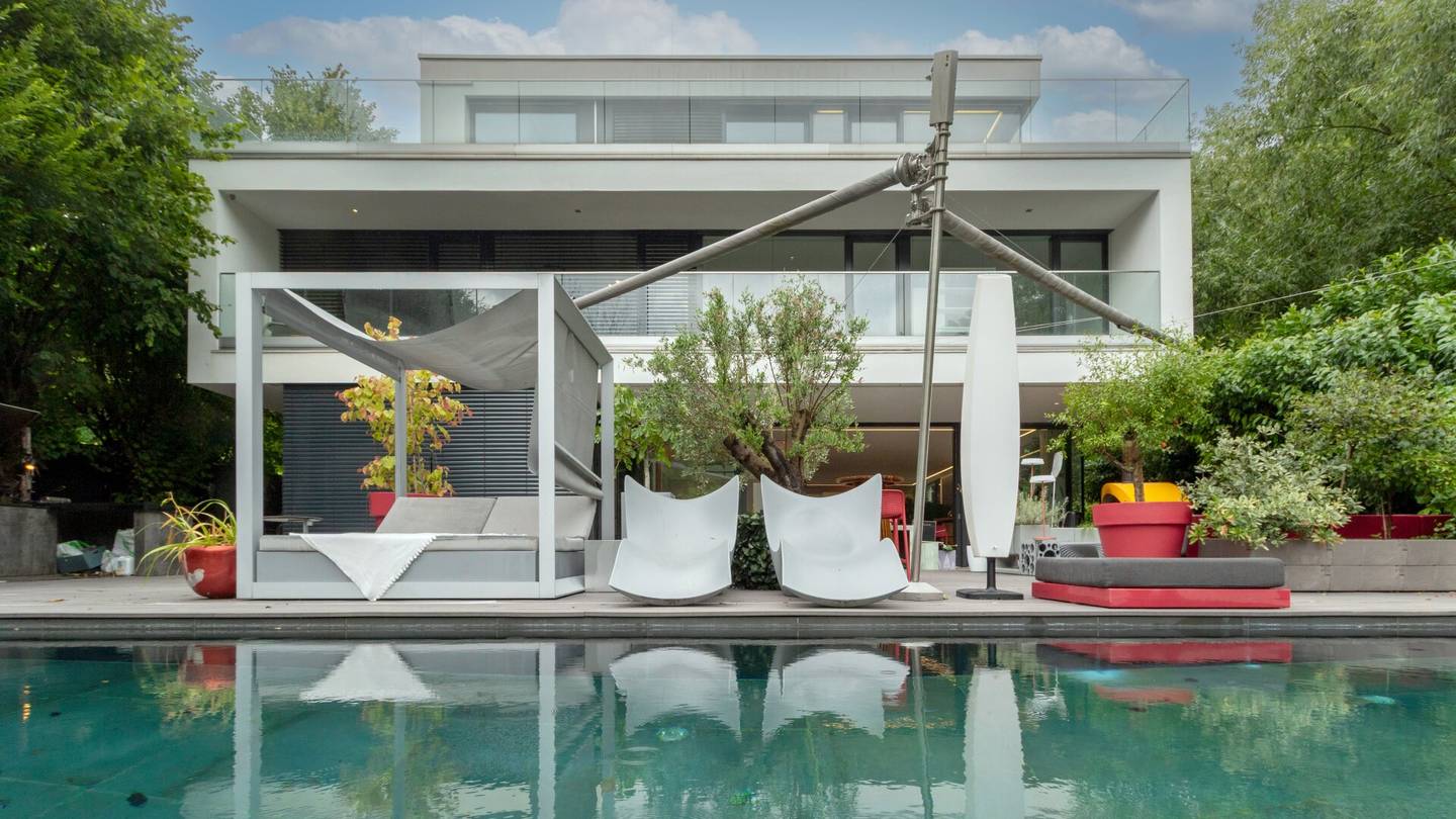 Luxusvilla mit Infinitypool in absoluter Ruhelage in Hinterbrühl – Exklusives Anwesen mit Top-Ausstattung