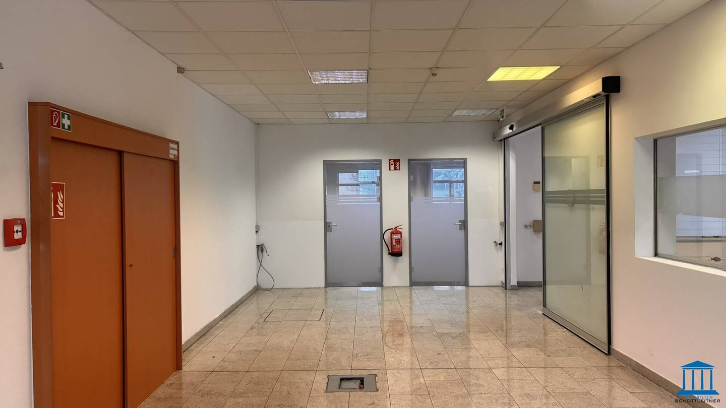 BELETAGE - Modernes Büro / Schulungsräume mit Lift und Parkflächen - Variante EG oder OG