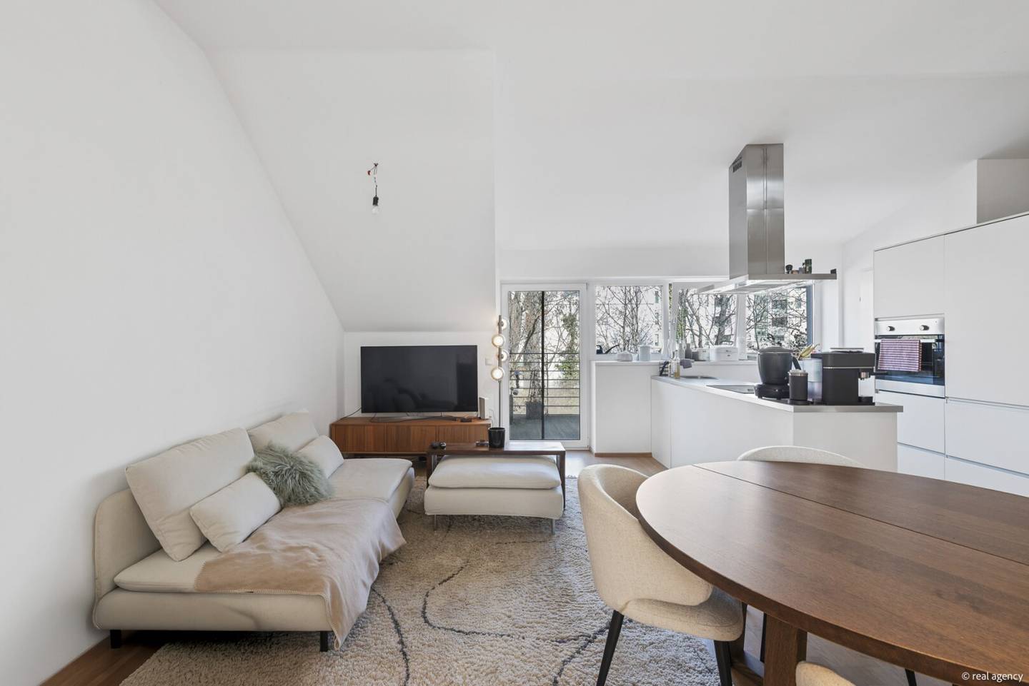Döbling: Charmante 2,5 - Zimmer-DG-Wohnung mit Galerie & Balkon