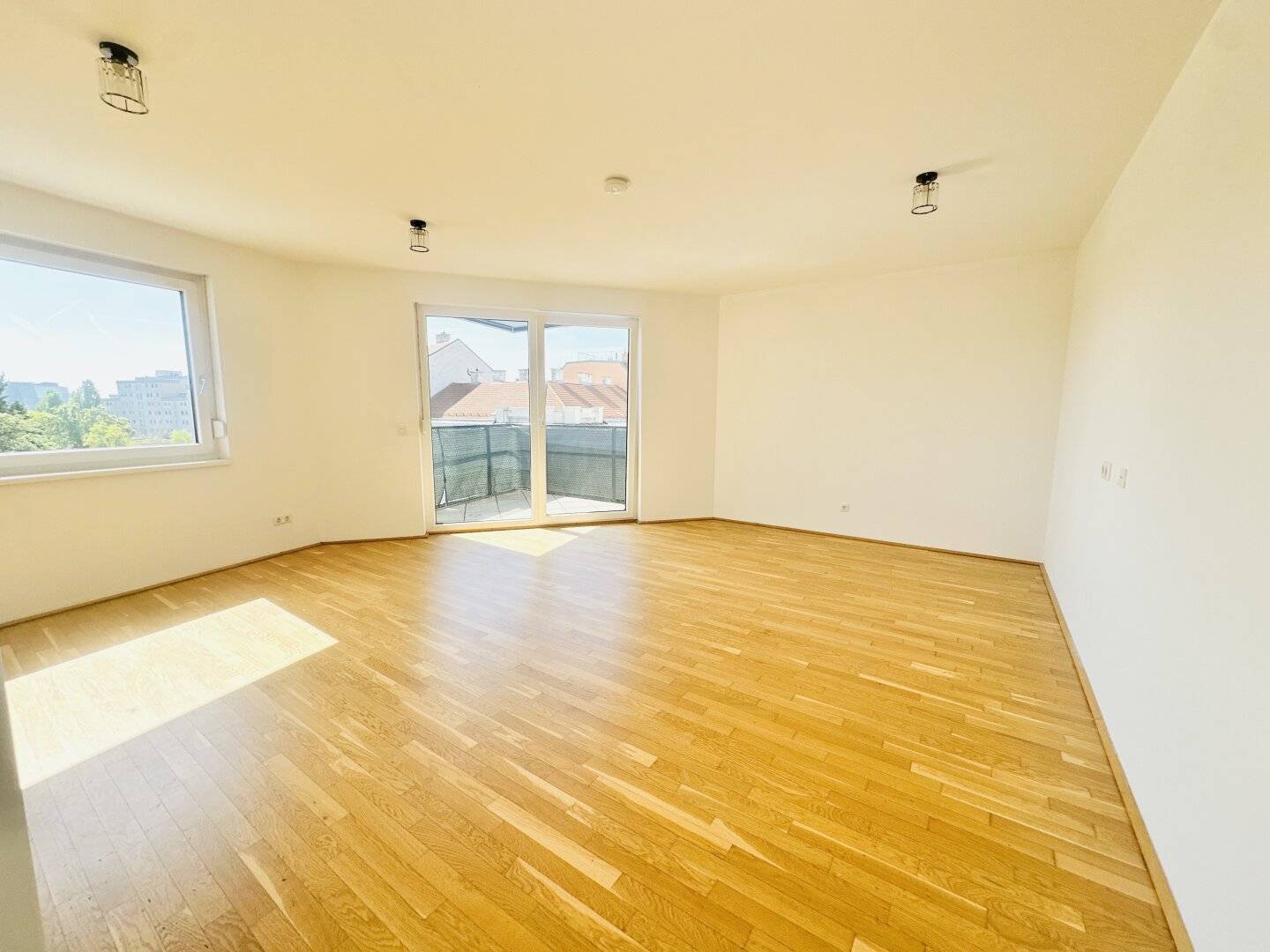 AB SOFORT BEZIEHBAR!! Wohnen in Floridsdorf – Sehr geräumige 2-Zimmerwohnung + Balkon-  Nähe Shopping City Nord & Klink Floridsdorf!