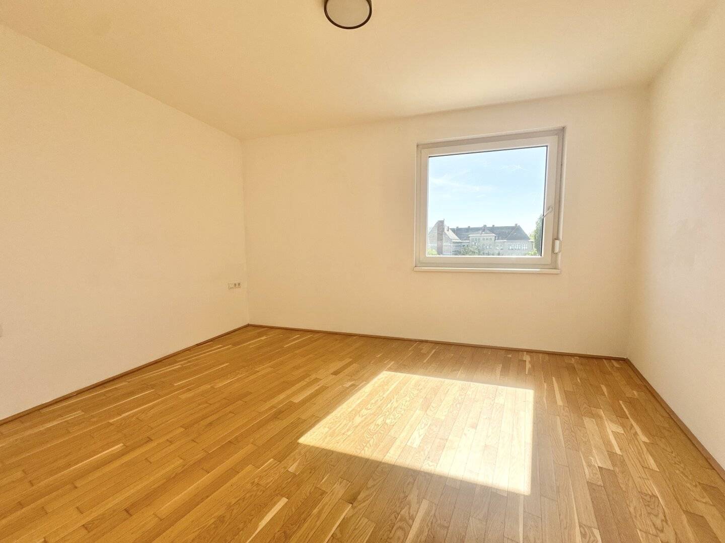 AB SOFORT BEZIEHBAR!! Wohnen in Floridsdorf – Sehr geräumige 2-Zimmerwohnung + Balkon-  Nähe Shopping City Nord & Klink Floridsdorf!