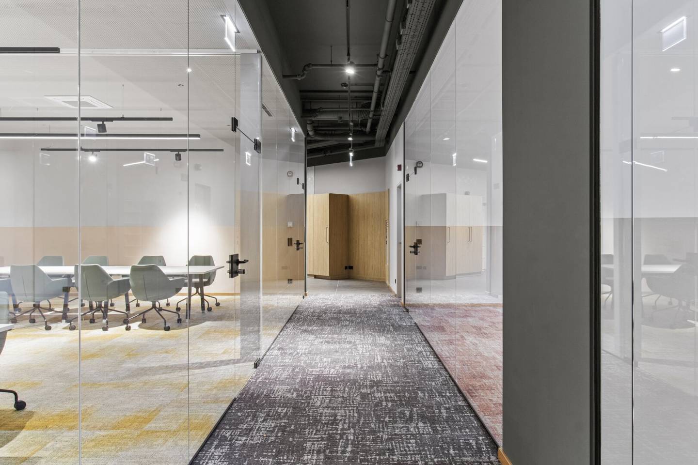 Moderne, voll möblierte Bürofläche zur Pauschalmiete inkl. Heizung, Kühlung, Internet & Shared Spaces!