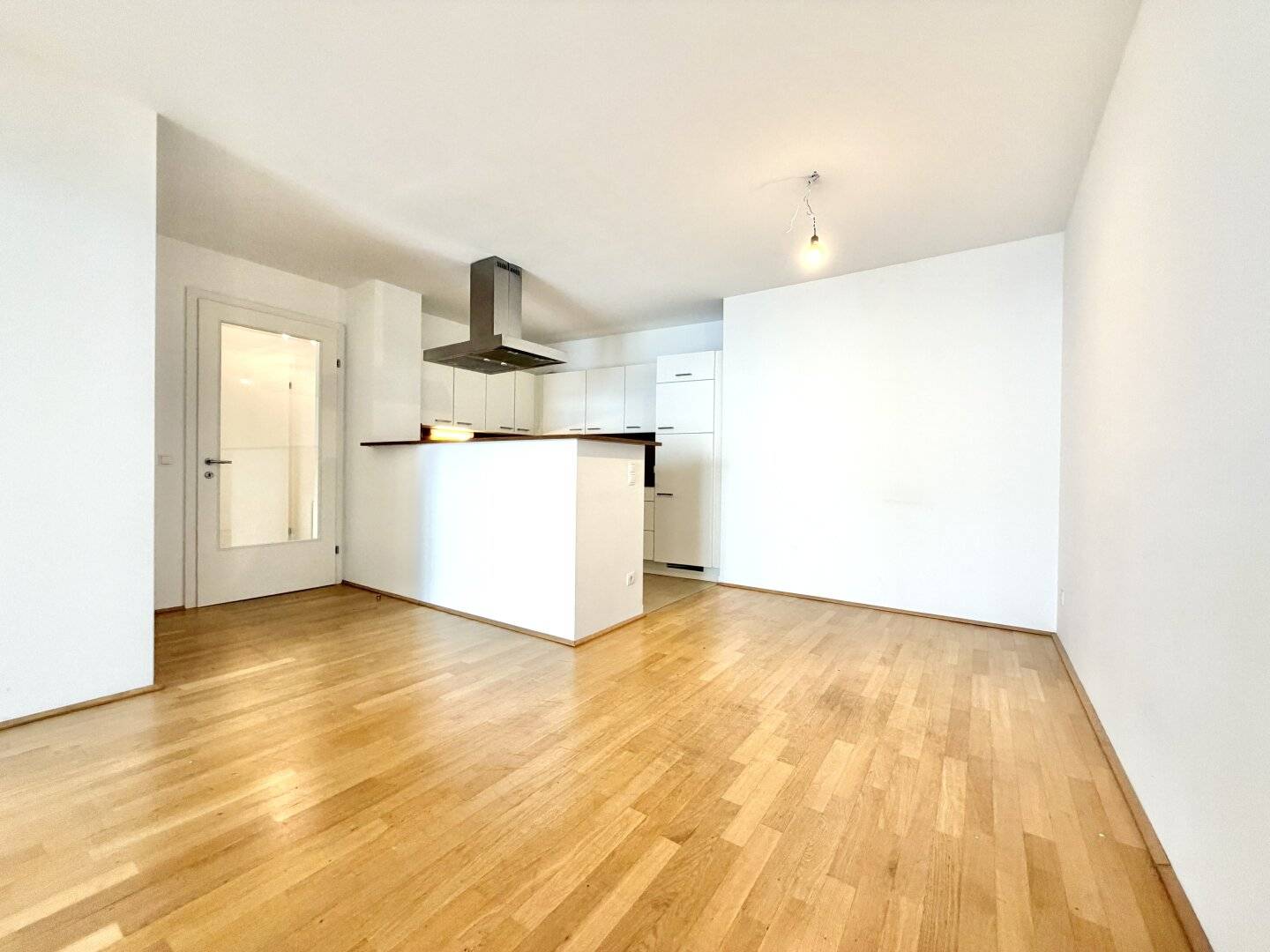 1 Monat Hauptmietzinsfrei* - Großzügige 2-Zimmer-Wohnung mit Loggia in ruhiger Innenhoflage – Nähe Hauptbahnhof & U1 Keplerplatz