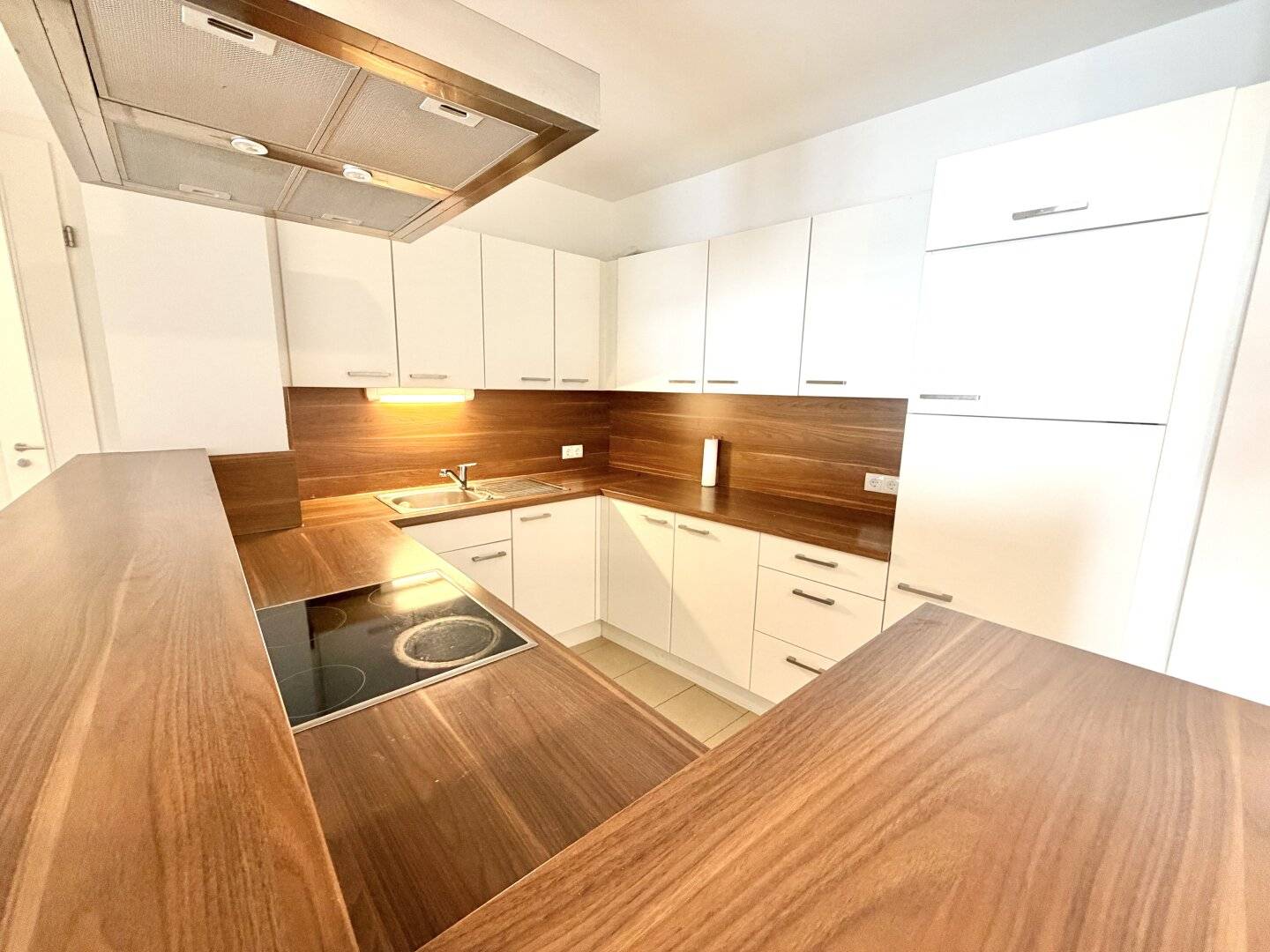 1 Monat Hauptmietzinsfrei* - Großzügige 2-Zimmer-Wohnung mit Loggia in ruhiger Innenhoflage – Nähe Hauptbahnhof & U1 Keplerplatz