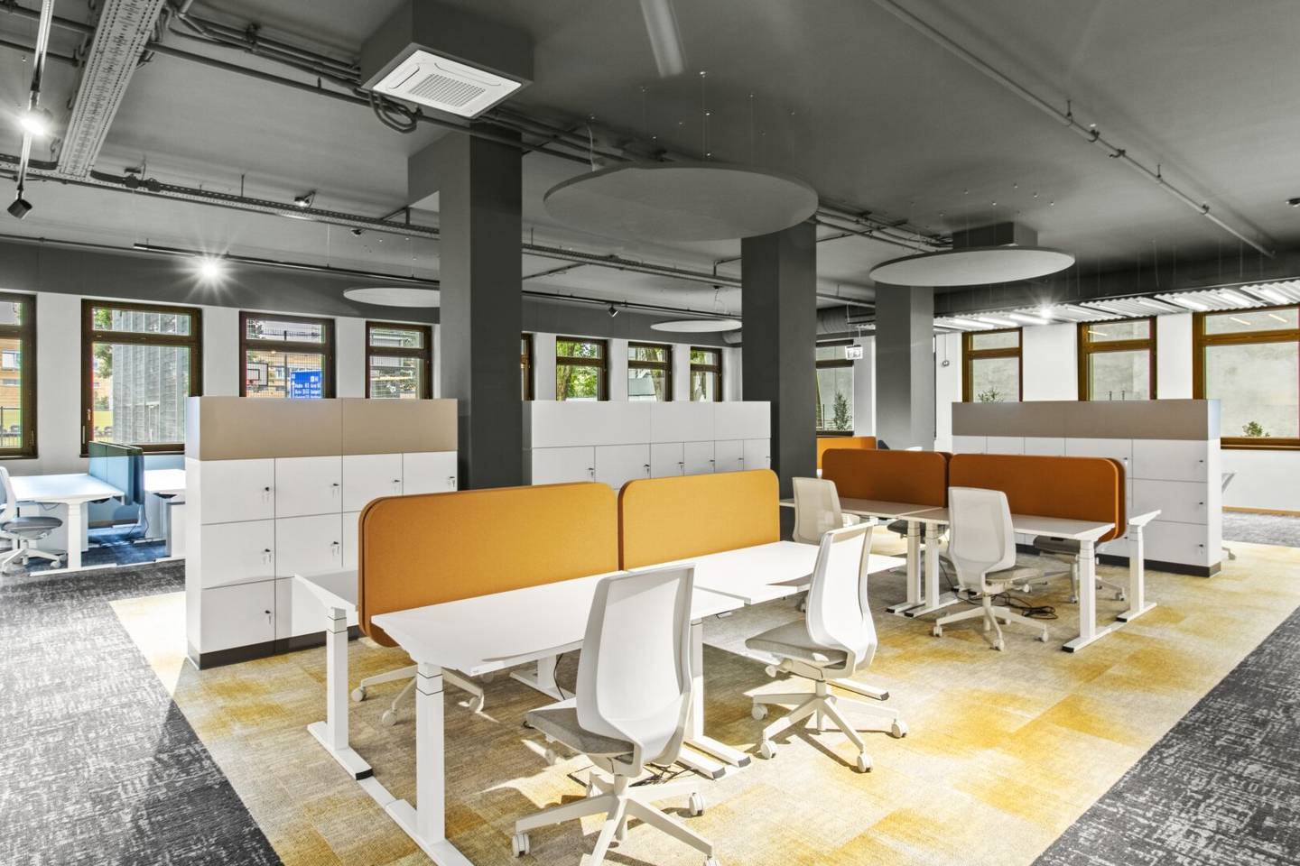 * Work * Gym * Swim * Dein Arbeitsplatz im modernsten Startup-Hub mit Sky-Pool & Fitnessstudio!