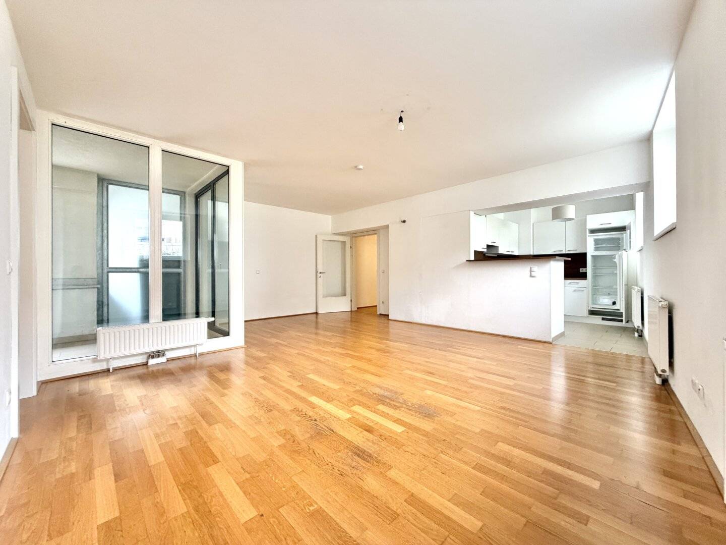 1 Monat Hauptmietzinsfrei* - Großzügige 3-Zimmer-Wohnung mit 2 Loggien in ruhiger Innenhoflage – Nähe Hauptbahnhof & U1 Keplerplatz