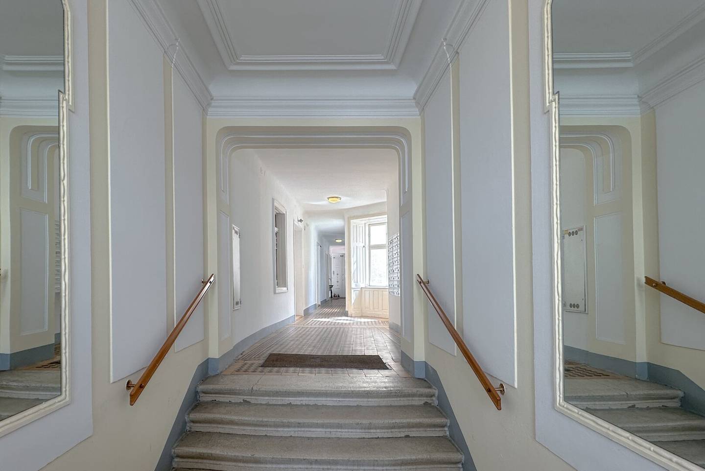 Wohnen in 1190 Wien – Stilvolle Altbauwohnung mit Lift