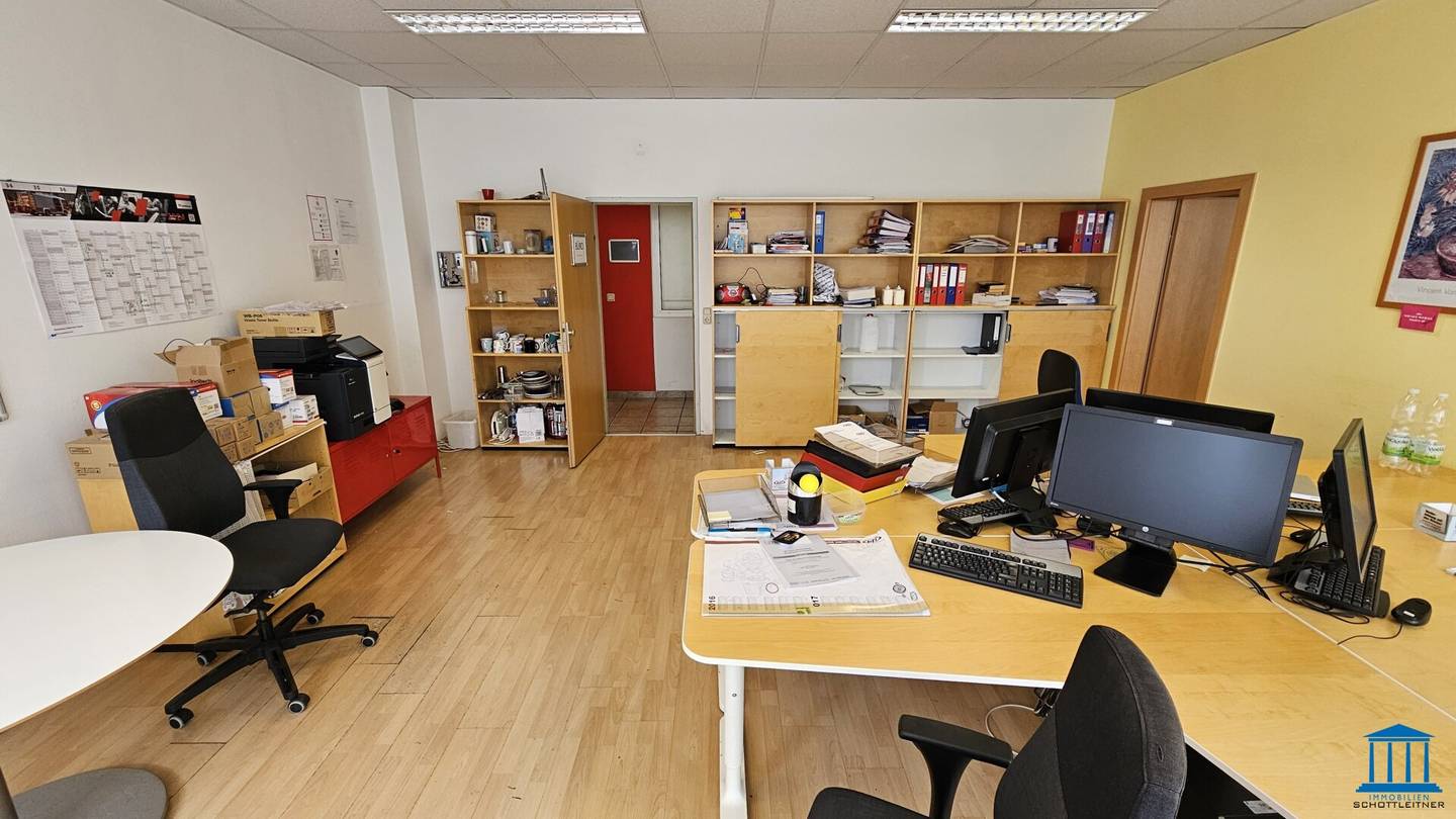 Gut aufgeteilte Büro-/ Schulungsflächen im 1. Stock mit Parkplatz-Option in Zentrumsrandlage (Top 6)