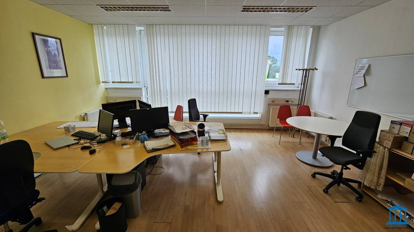 Gut aufgeteilte Büro-/ Schulungsflächen im 1. Stock mit Parkplatz-Option in Zentrumsrandlage (Top 6)