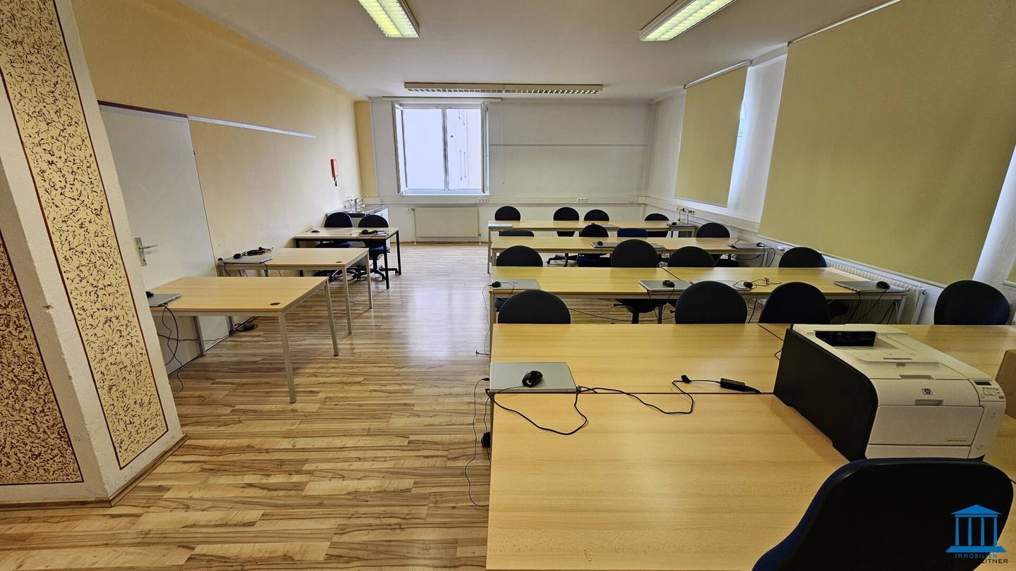 Gut gelegenes Büro in der Nähe von der Auge Gottes Kreuzung (Top 8)