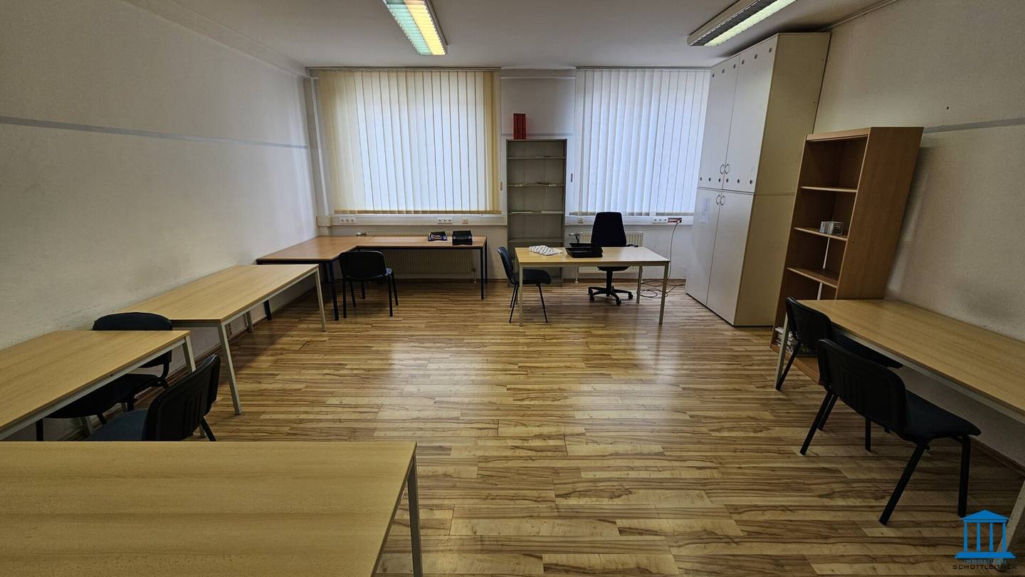 Gut gelegenes Büro in der Nähe von der Auge Gottes Kreuzung (Top 8)