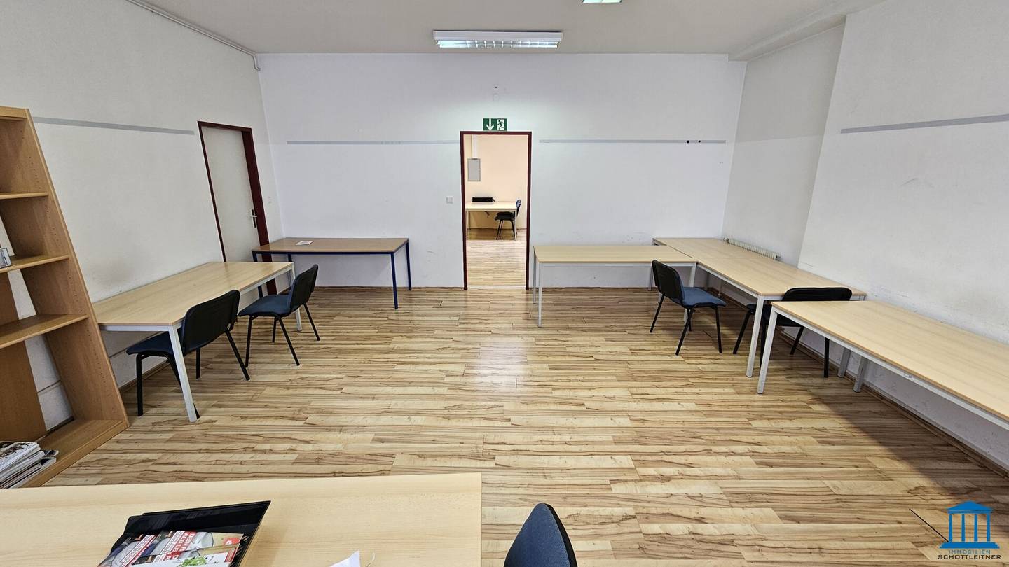 Gut gelegenes Büro in der Nähe von der Auge Gottes Kreuzung (Top 8)