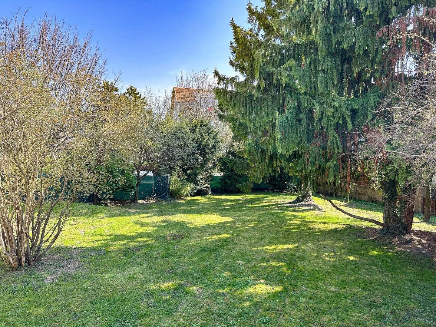 Großes Grundstück in 1220 Wien Essling – Haus mit Potenzial, 862 m², Entwicklung möglich