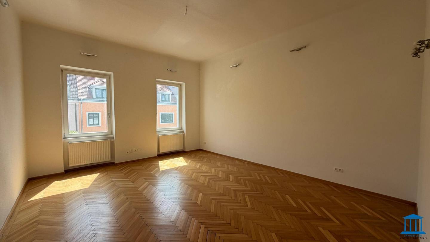 Gepflegtes Büro mit Teeküche und gem. Terrassennutzung - Parkplätze OPTIONAL (Top 4 im 1. Liftstock)