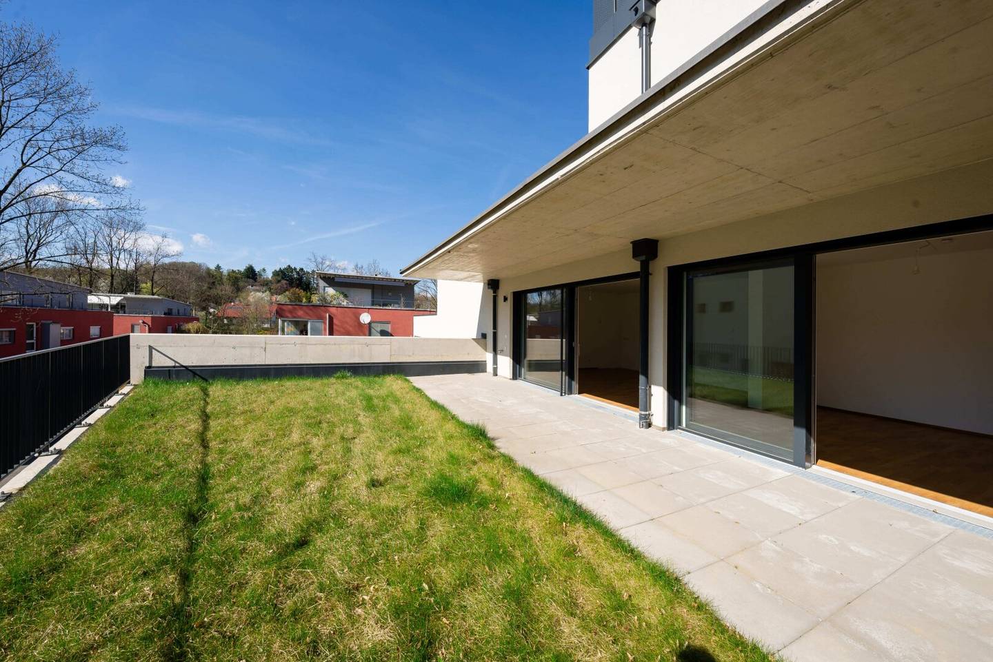 Neubau-Gartenwohnung mit Terrasse & Grünfläche – Wohnen auf höchstem Niveau