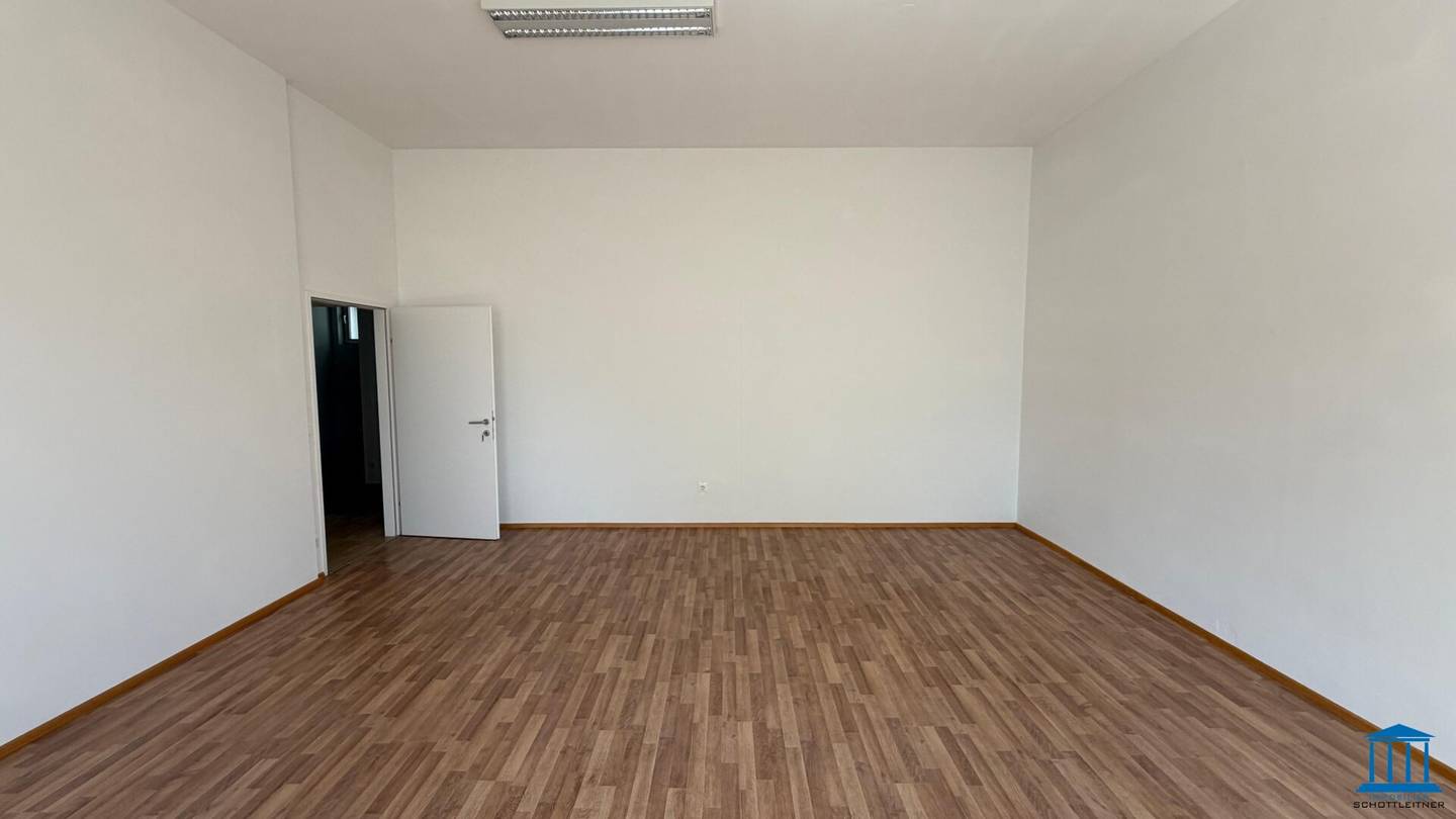 HOHE DECKEN - Bahnhofsnahes Büro mit durchdachter Raumaufteilung (Top 1 im 1. OG / ohne Lift) - Erweiterungsoption mit Lift!