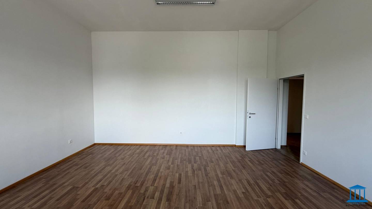 HOHE DECKEN - Bahnhofsnahes Büro mit durchdachter Raumaufteilung (Top 1 im 1. OG / ohne Lift) - Erweiterungsoption mit Lift!