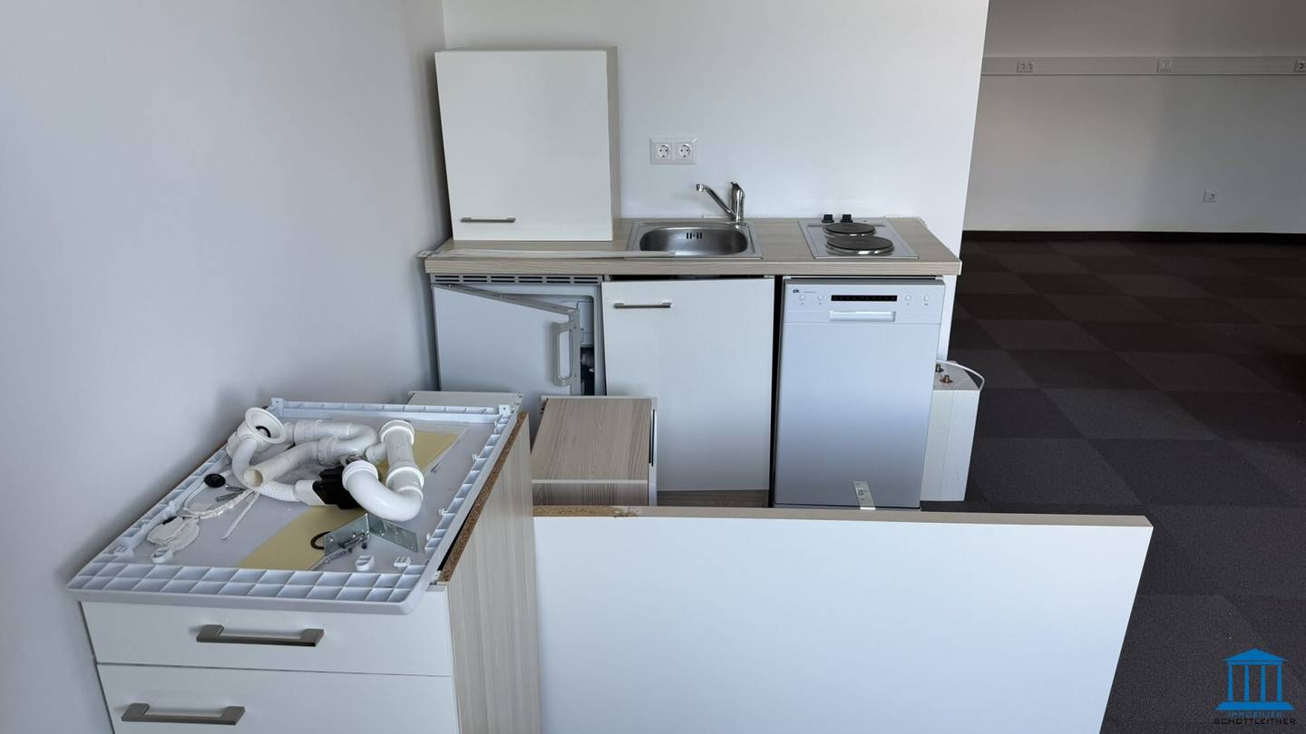 TOP-Zustand - Modernes Büro mit Teeküche in Bahnhofsnähe - Parkflächen OPTIONAL (Top 2 im Hochparterre)