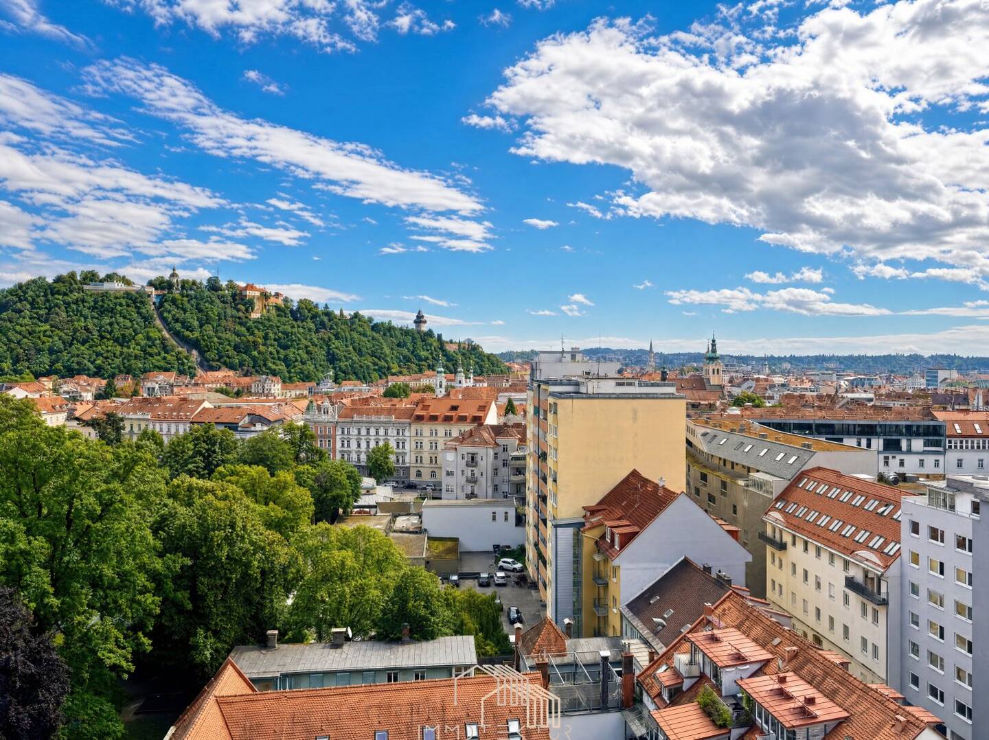 LICHT. LAGE. LEND.: Sonnige Wohnung mit Balkon, Loggia und Gemeinschafts-Dachterrasse