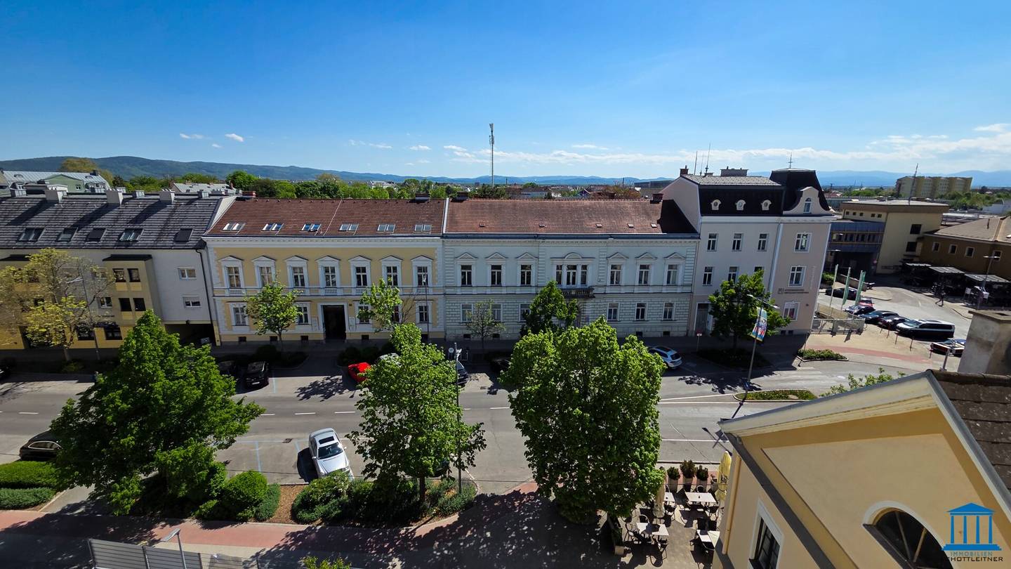 FLEXIBLE Anmietung(en) möglich / Vollmöbliertes Apartment für „Sofort-Nutzer“ / Barrierefreies Penthouse mit Fernblick direkt am Bahnhofplatz