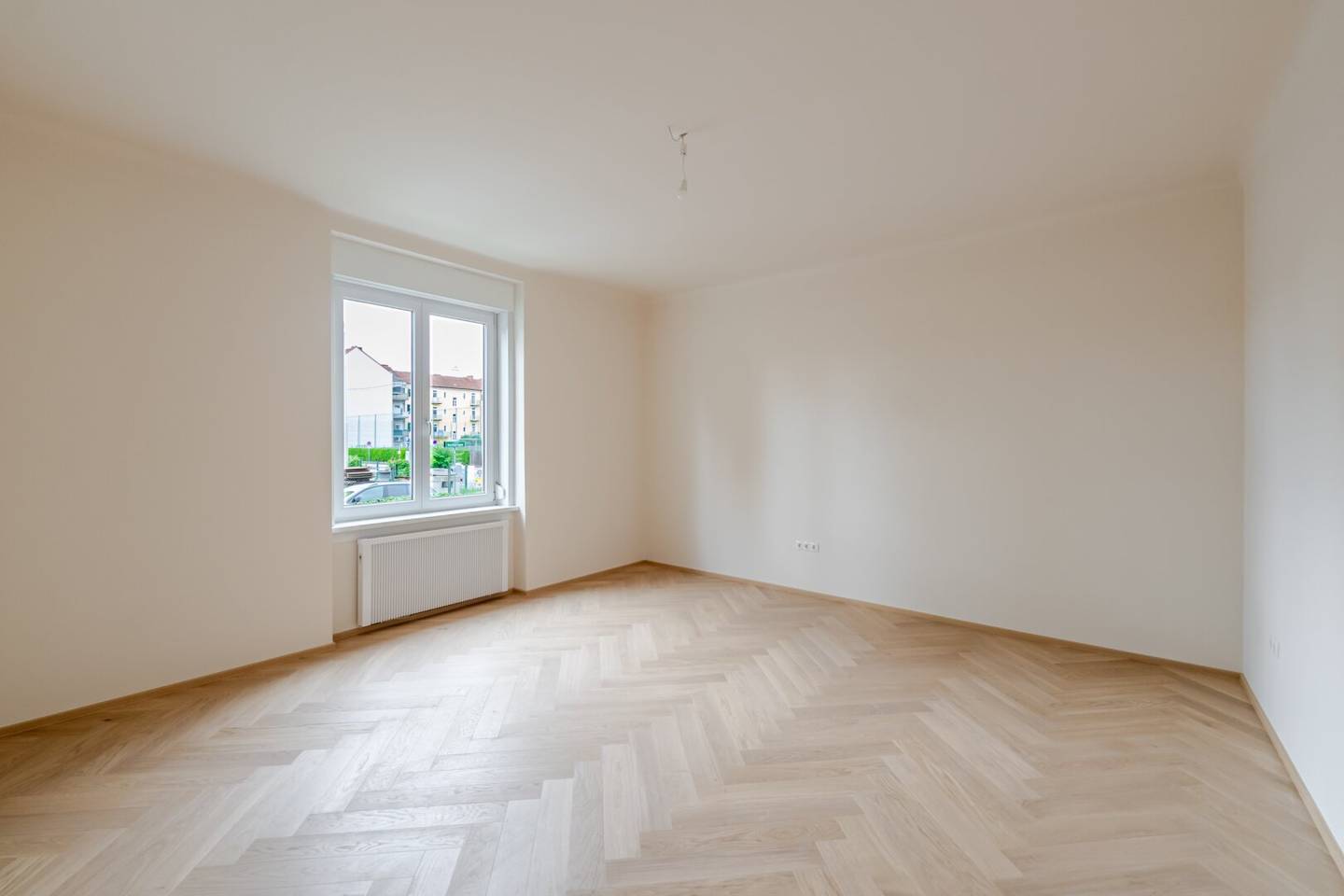 Hochwertig saniertes Altbaubüro mit Loggia in Bestlage