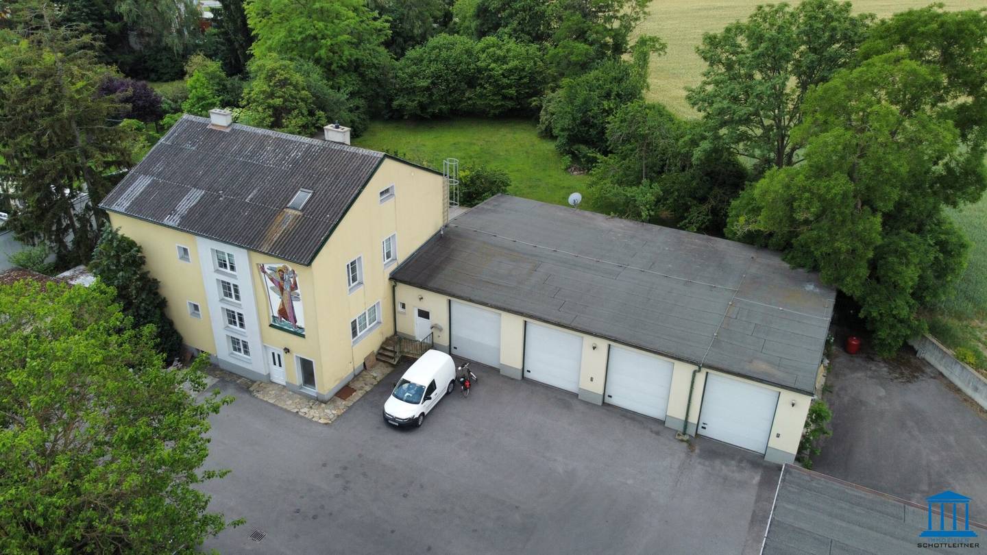 Nachhaltiges Gewerbeobjekt und Büro-/ Wohnhaus mit Garagen nahe Neunkirchen
