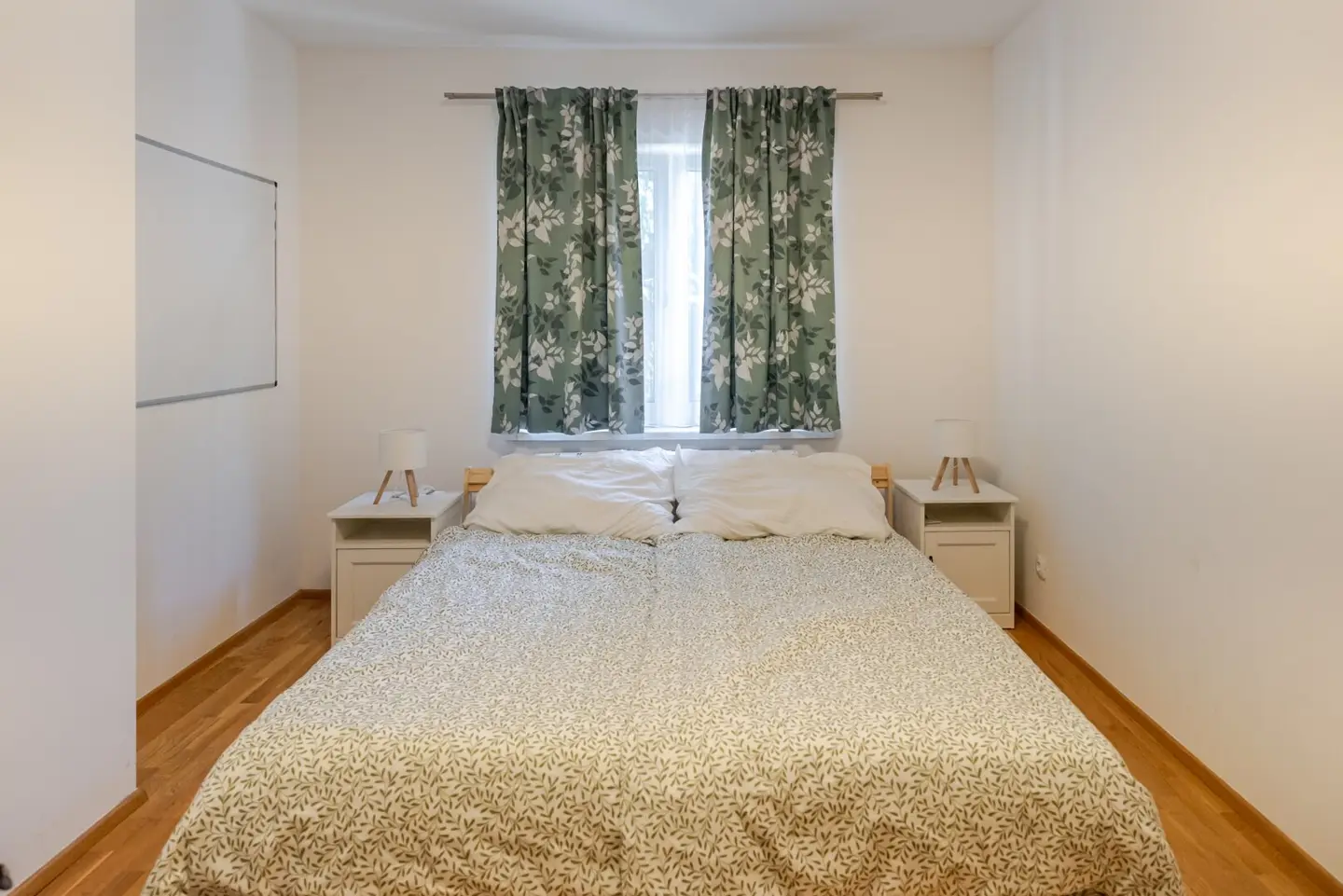 Vollrenovierte 2-Zimmer-Wohnung mit Balkon, Klimaanlage und Tiefgarage – vermietet, ca. 4,5 % Rendite