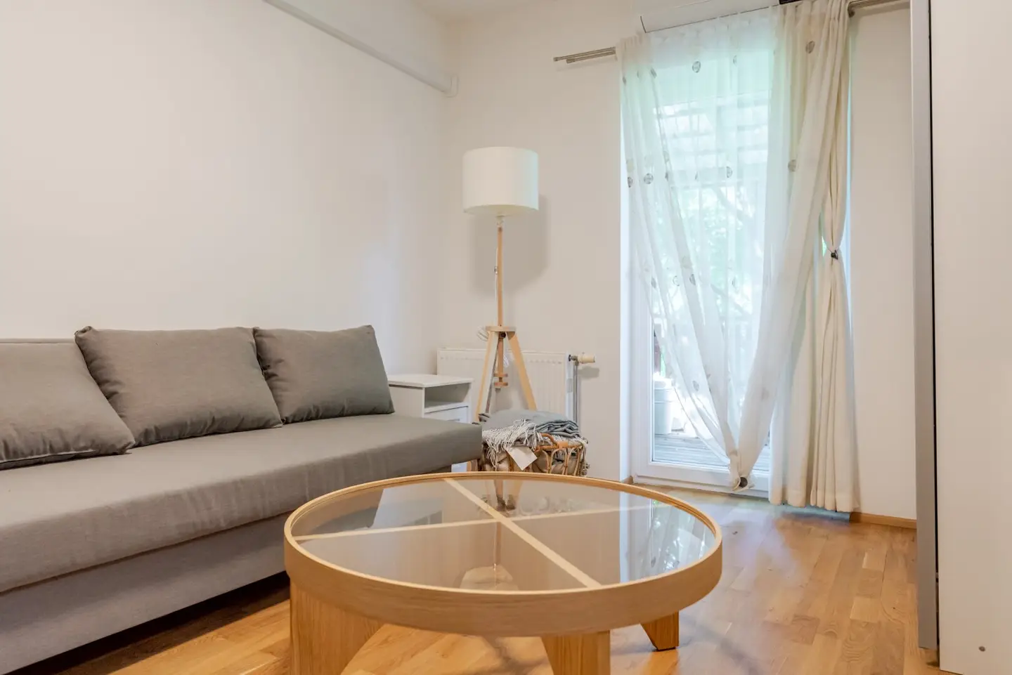 Vollrenovierte 2-Zimmer-Wohnung mit Balkon, Klimaanlage und Tiefgarage – vermietet, ca. 4,5 % Rendite
