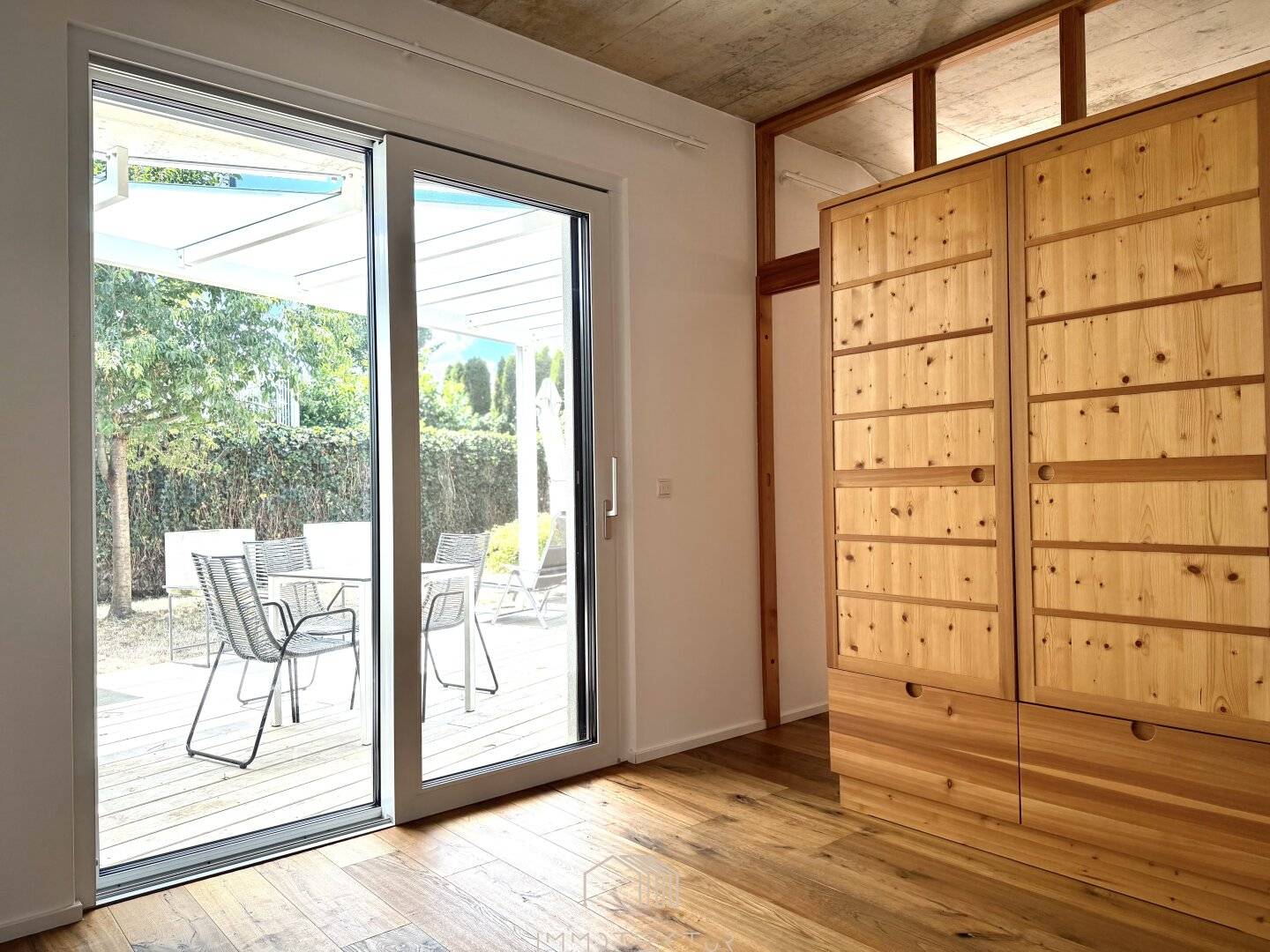 EXKLUSIVE DESIGNERWOHNUNG MIT ÜBERDACHTER TERRASSE: Sonniges Wohnen nahe dem LKH Graz