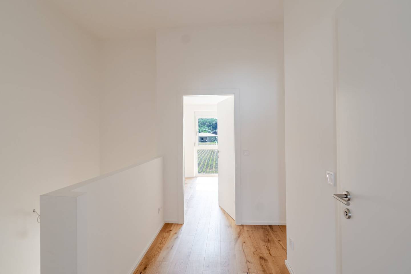 LETZTE CHANCE: Hochwertiges Wohnen auf zwei Ebenen, Garten, Carport & Terrasse