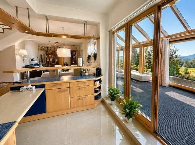 Außergewöhnliches Einfamilienhaus mit Wintergarten & Doppelgarage mit Hebebühne in Toplage von Spielberg