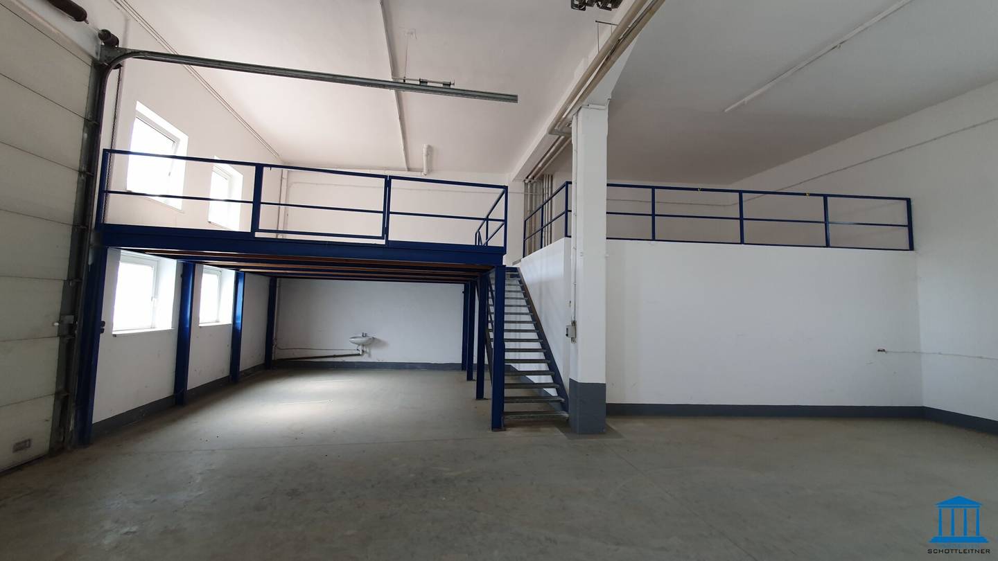 Neues, elektrisches Tor / Helle Büroflächen mit Lagerhalle nähe Auge Gottes - inkl. eigenem Parkplatz!
