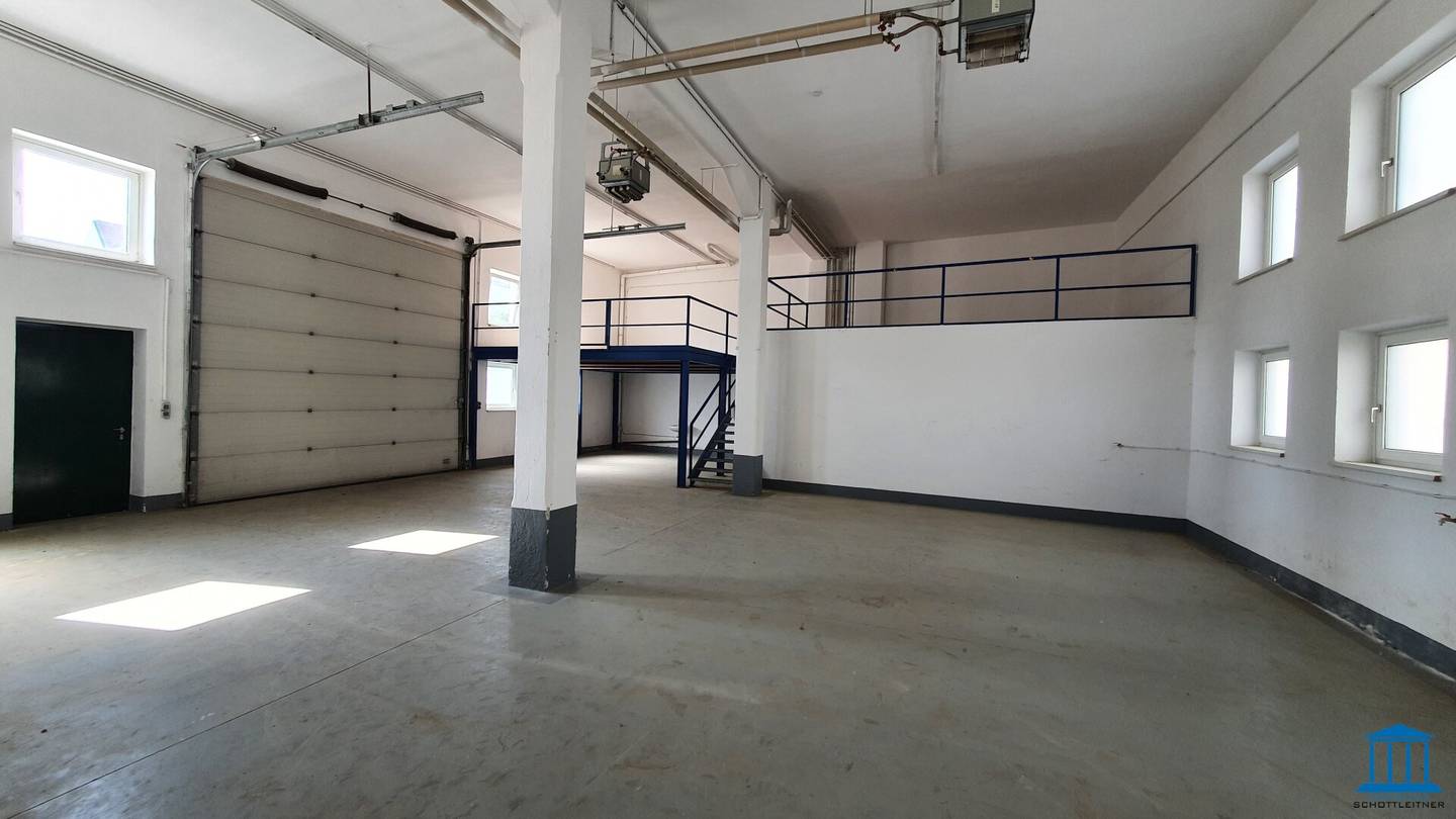 Neues, elektrisches Tor / Helle Büroflächen mit Lagerhalle nähe Auge Gottes - inkl. eigenem Parkplatz!