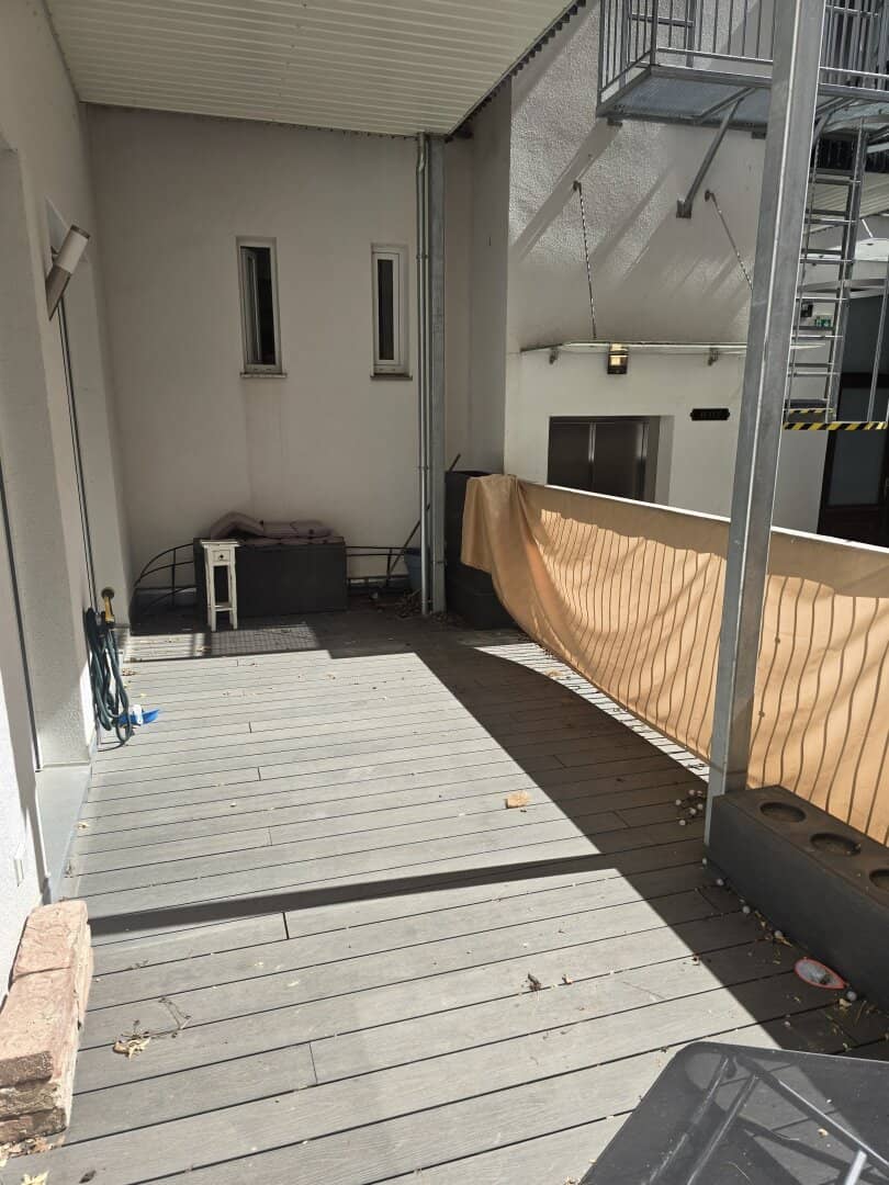 Echte Rarität - Altbauwohnung mit feiner Terrasse