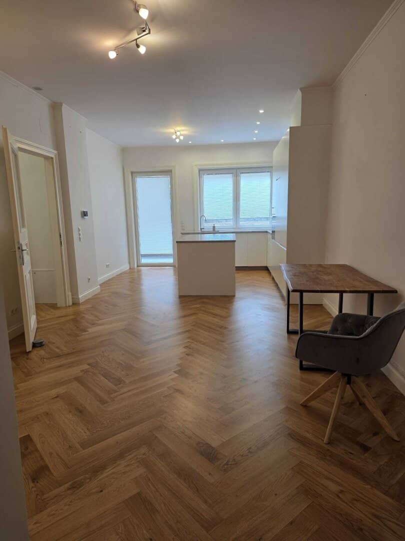 Echte Rarität - Altbauwohnung mit feiner Terrasse