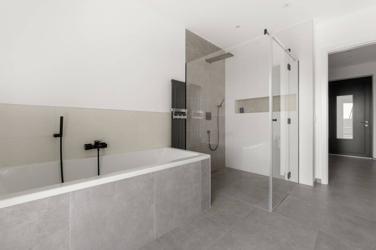 PROVISIONSFREI für den KÄUFER ! Exklusive Penthouse-Wohnung mit traumhafter Aussicht und Sonnenterrasse