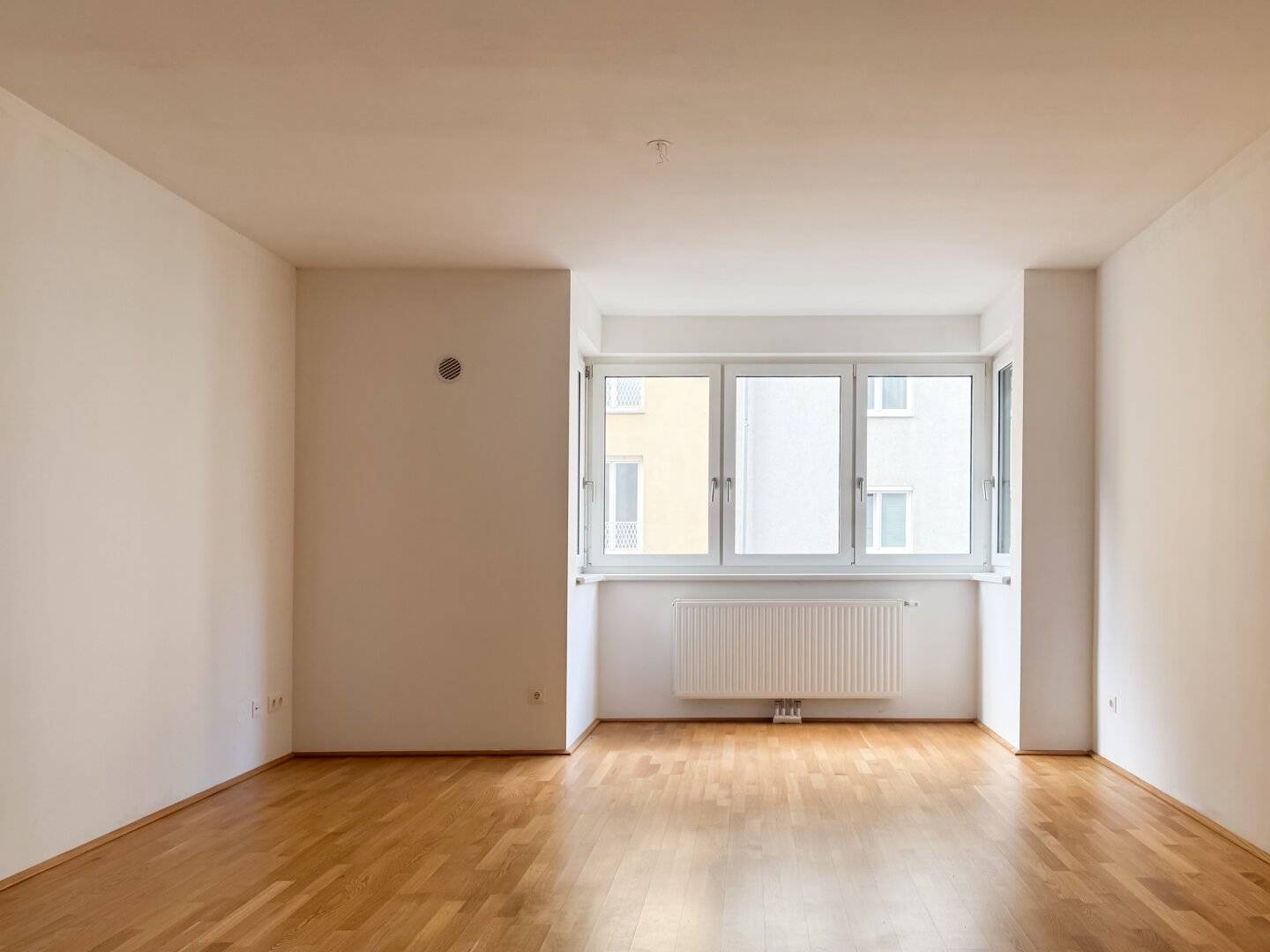 Helle 2 Zimmer Wohnung | 3. Stock | 5 Min. zu U6 & Wasserpark Floridsdorf | Ruhelage