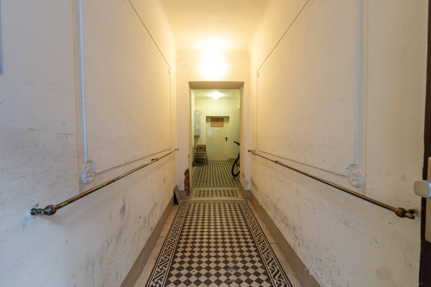 Zinshaus 346m² in 1100 Wien nähe Hauptbahnhof– großes Potenzial, renovierungsbedürftig!
