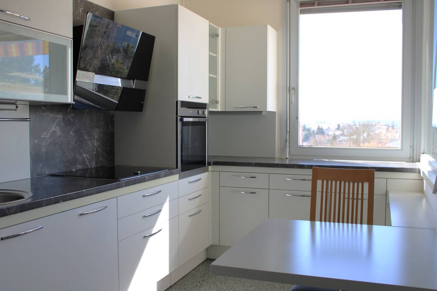 Charmante  3 Zimmer-Wohnung mit großer Loggia und Tiefgaragenplatz in Graz St. Peter