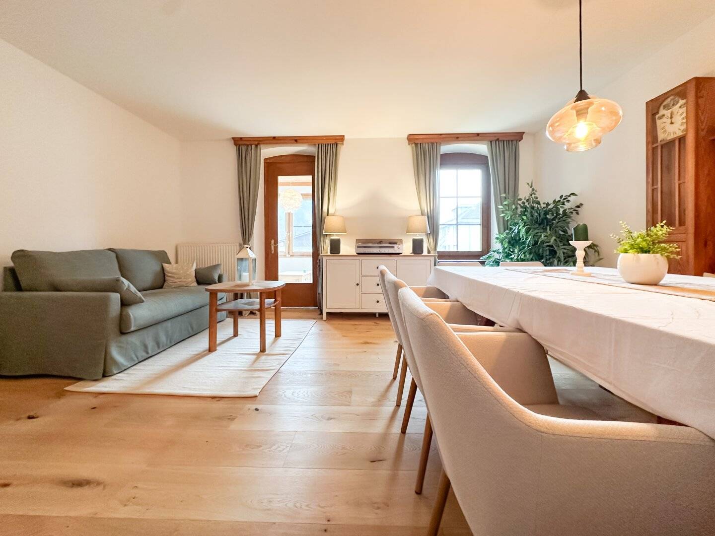 VÖLL MÖBLIERTE, FRISCH SANIERTE WOHNUNG IM HERZEN KUFSTEINS! (FÜR 1-6 MONATE ZU MIETEN)!