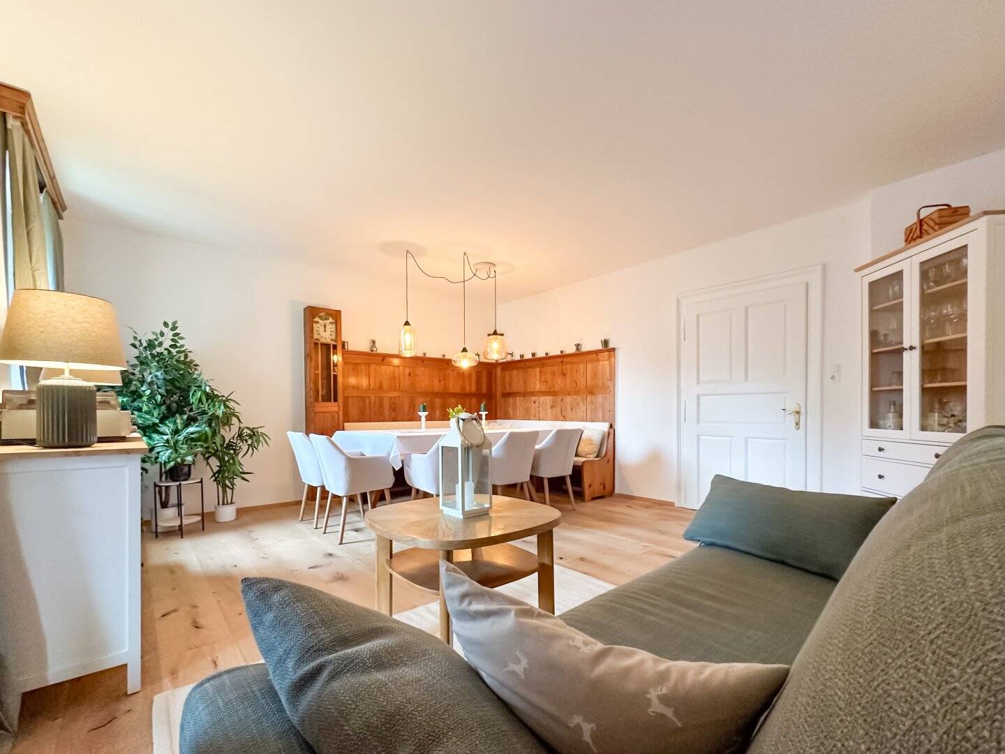 VÖLL MÖBLIERTE, FRISCH SANIERTE WOHNUNG IM HERZEN KUFSTEINS! (FÜR 1-6 MONATE ZU MIETEN)!