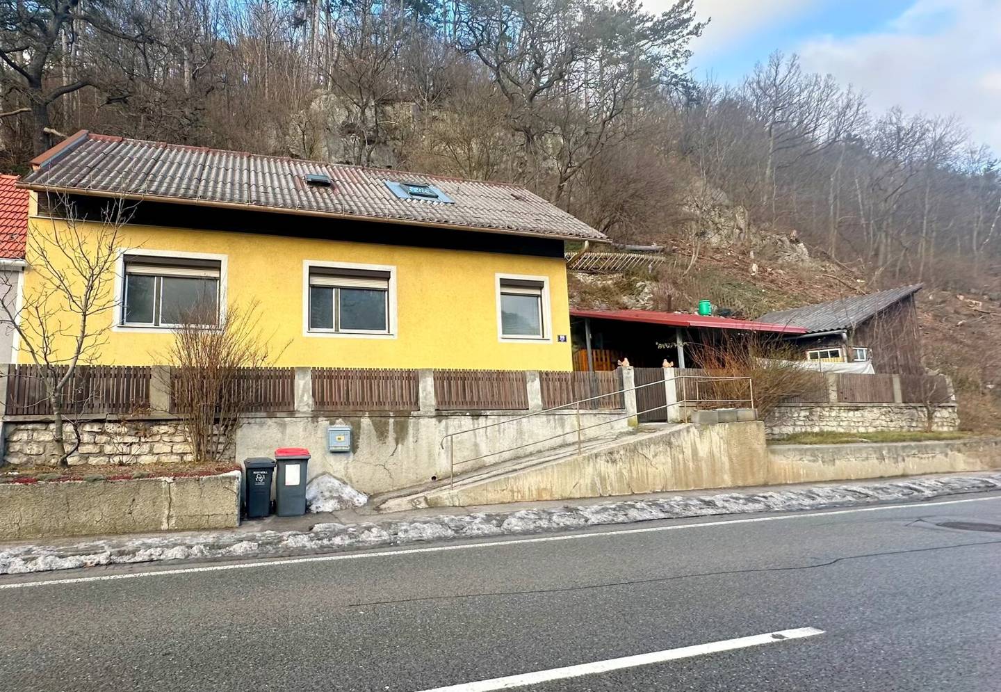 Einfamilienhaus mit großem Potenzial in Fahrafeld