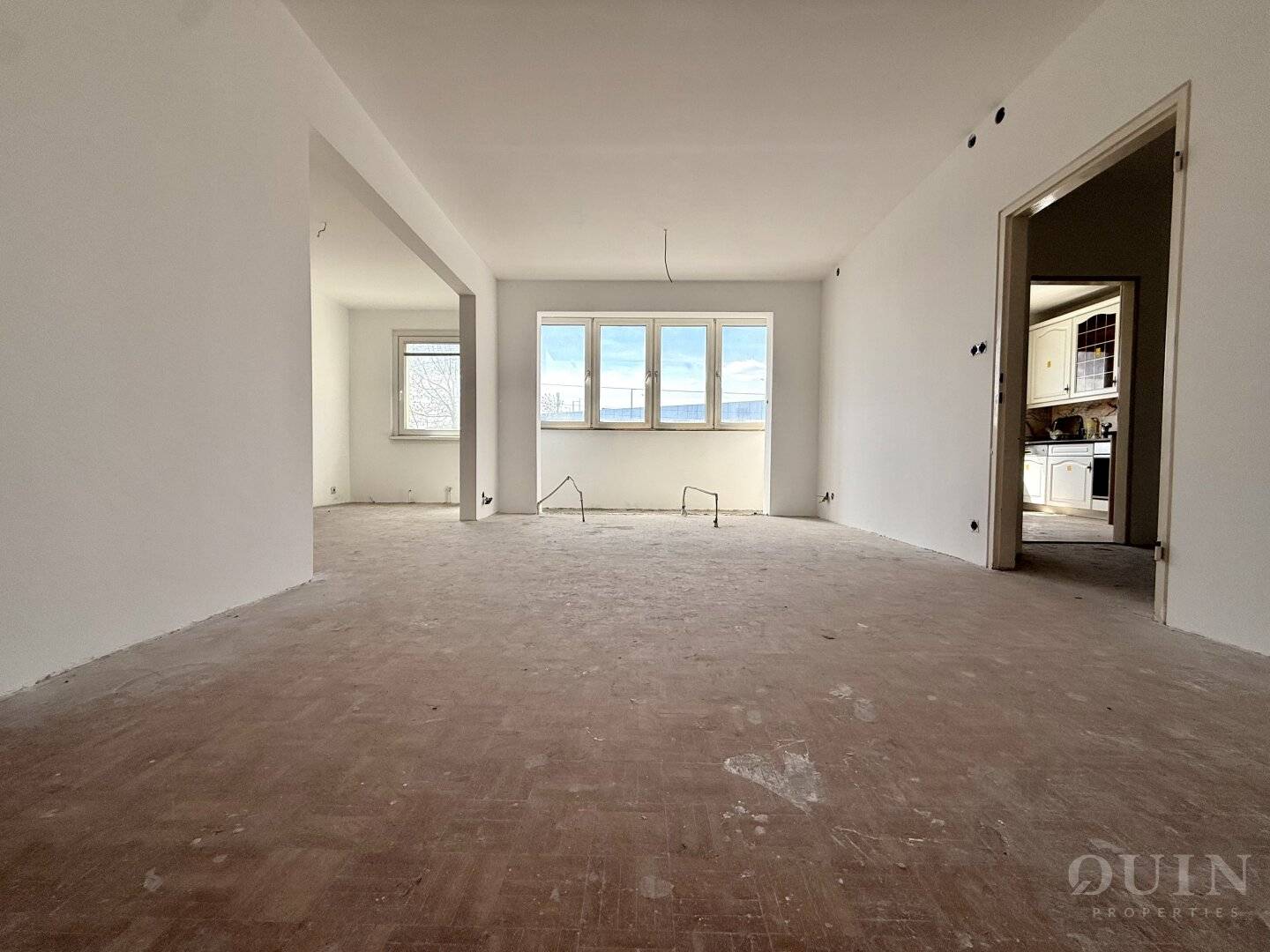 Bastlerhit! Sanierungsbedürftige Wohnung mit viel Raum für Ihren persönlichen touch!