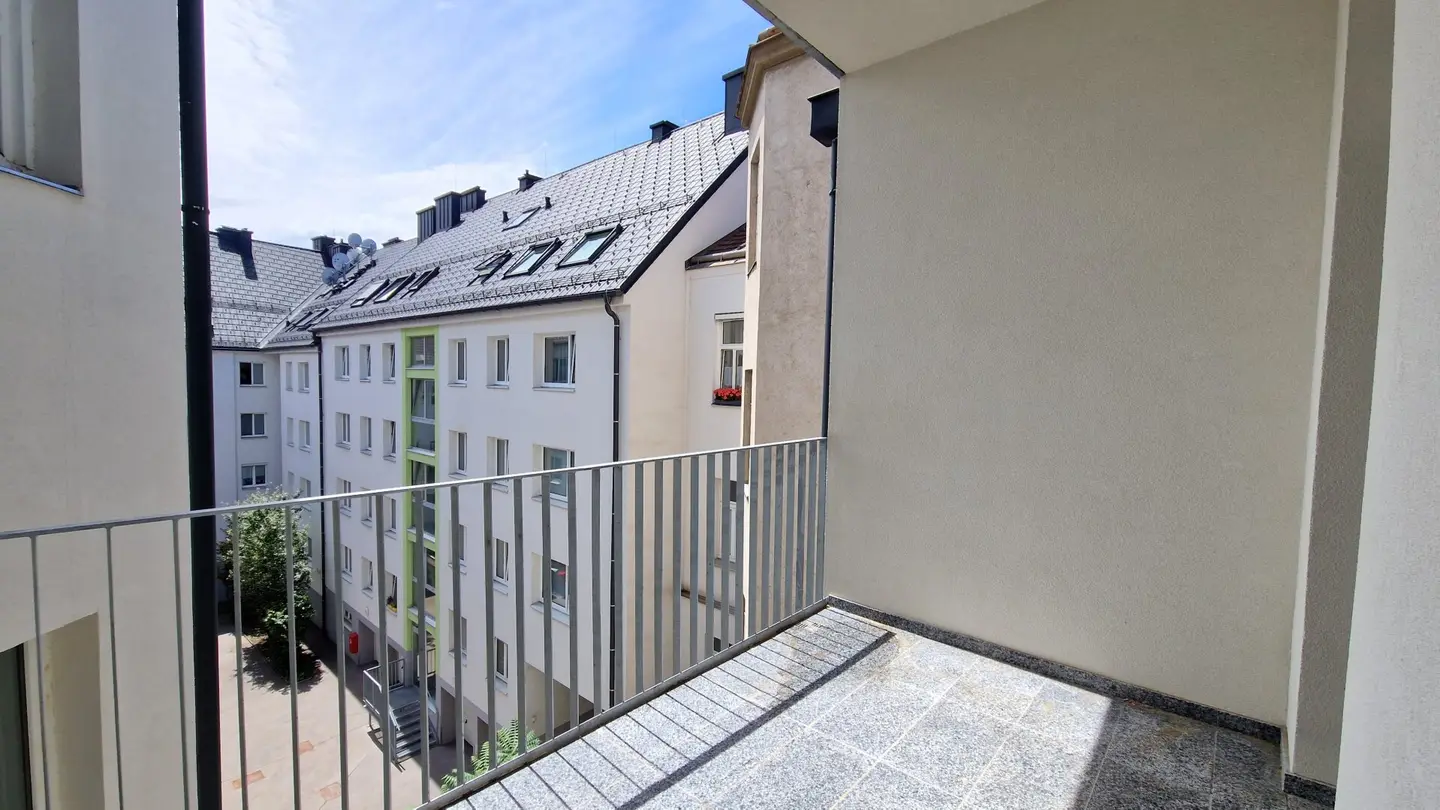Altbautraum! Stilvolle Ruheoase mit edlem Fischgrätparkett & Süd-Terrasse