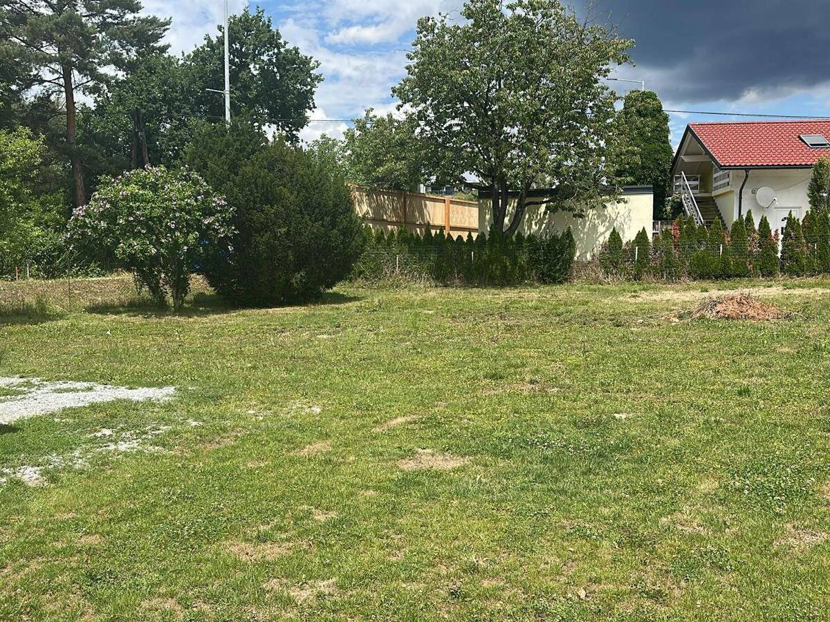 Sonniges Grundstück mit baubewilligtem Projekt!