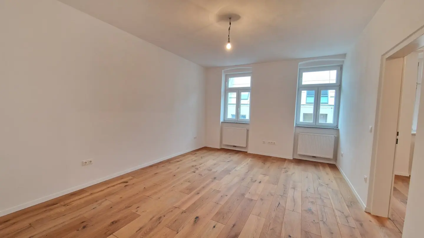 Erstbezug nach Sanierung: Helle Altbauwohnung mit Essküche in Penzing!