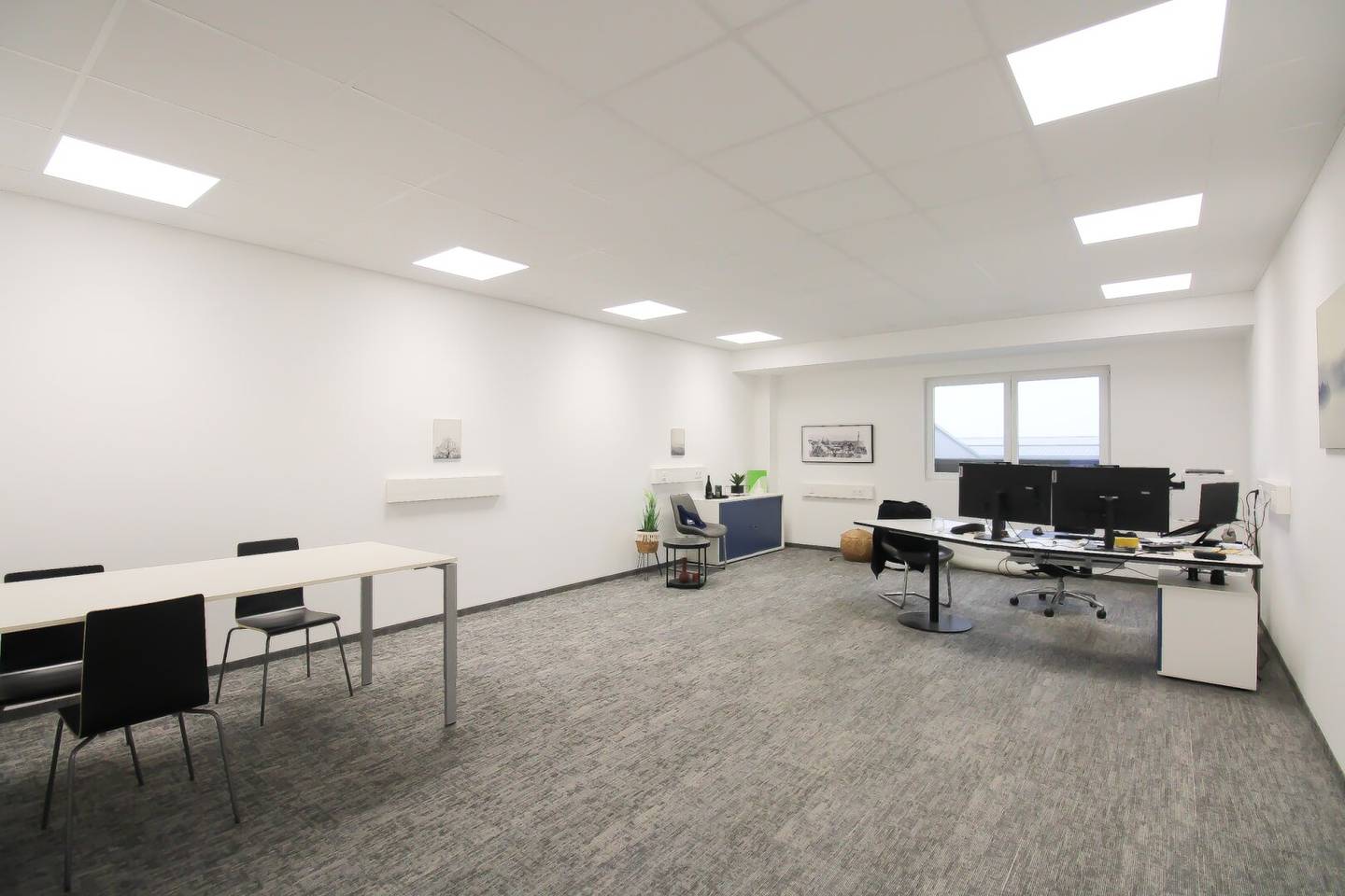 Funktionales Büro in Regau - sofort verfügbar - 41,5 m² Büro + Gemeinschaftsräume